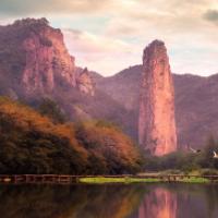 风卷落叶堆秋经