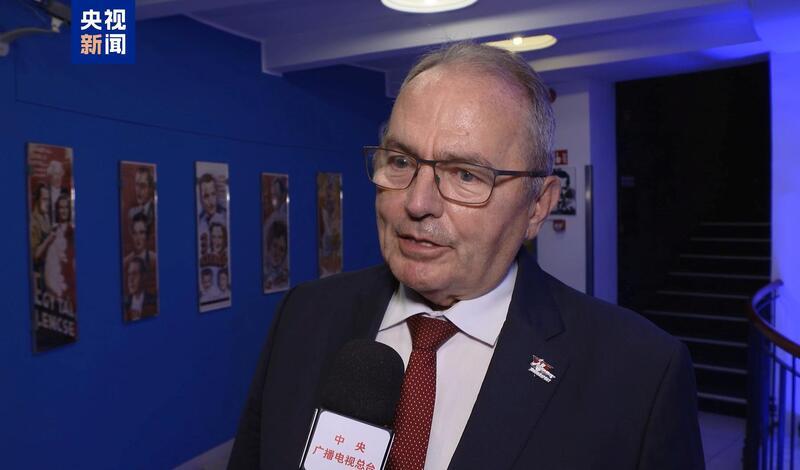 匈牙利工人党主席蒂尔默·久洛接受总台记者采访