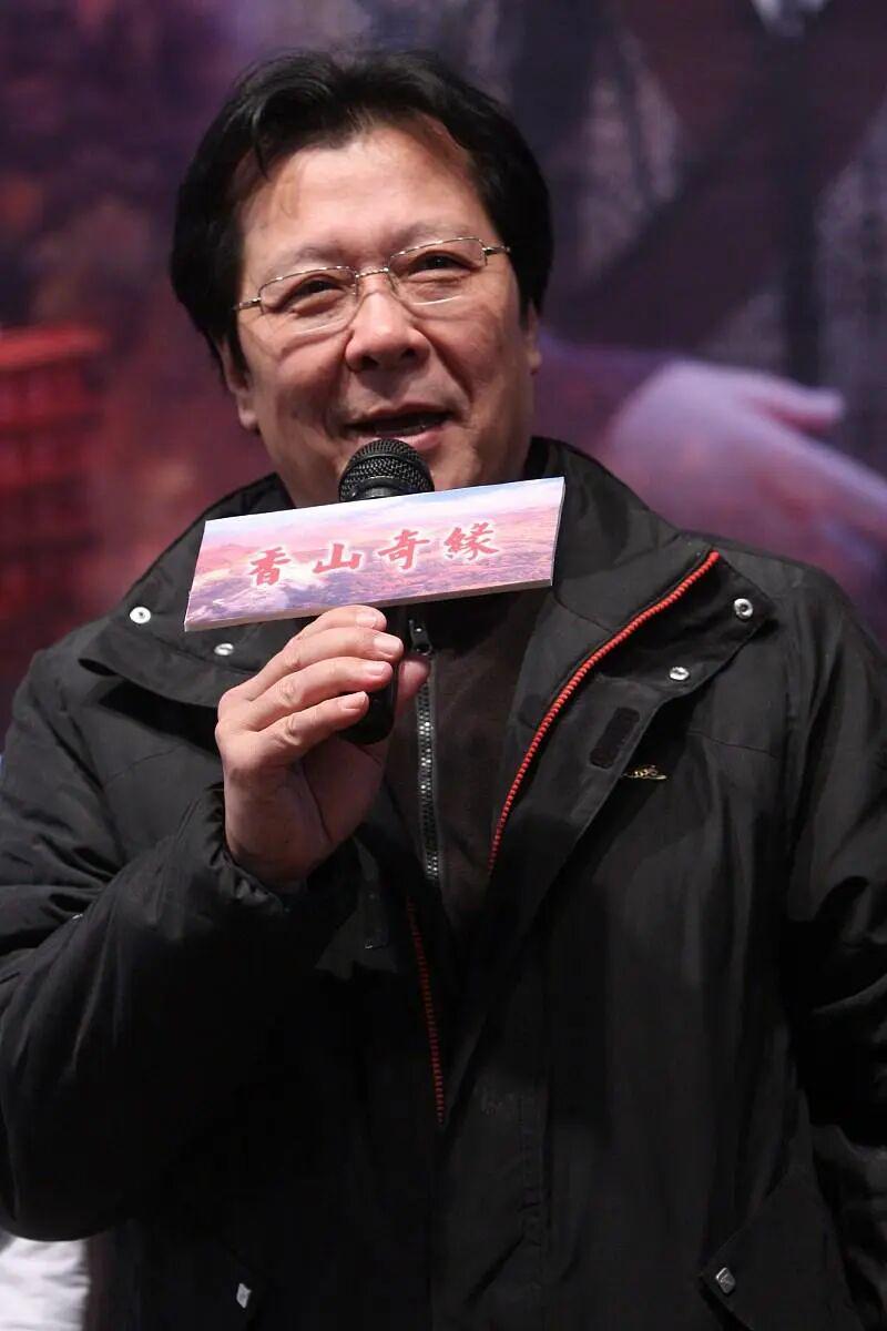 国内知名男演员，已任高校校长