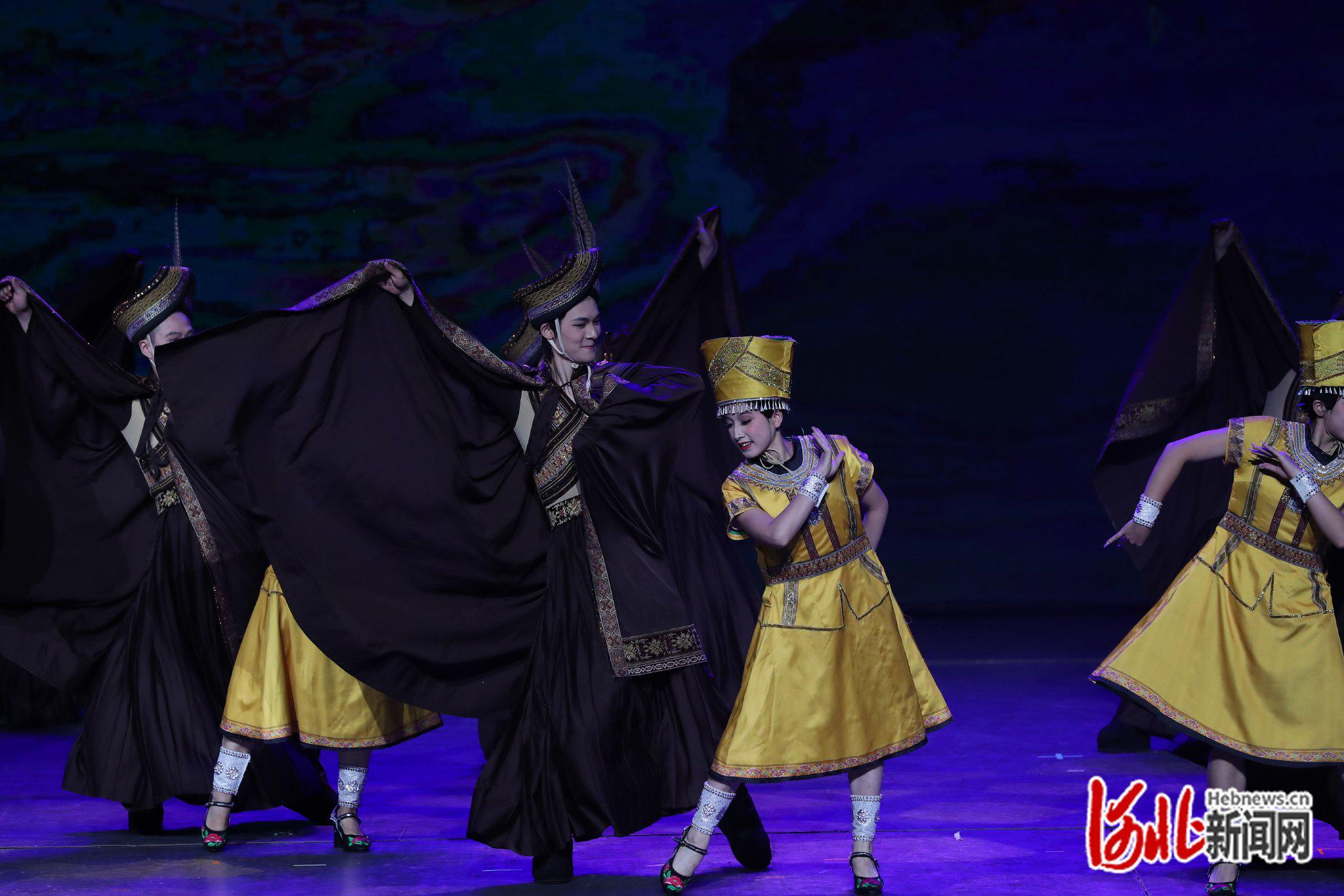 节目《多彩幻黔——换装》