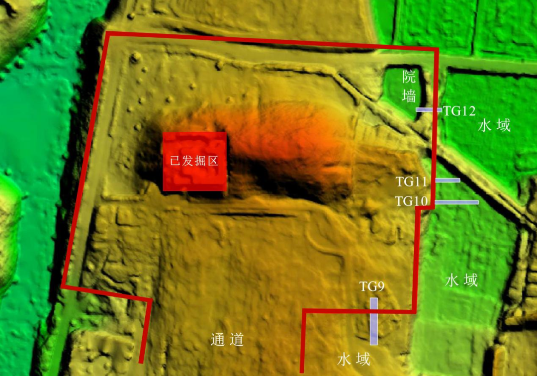 图中红线即为反山王陵外部院墙结构