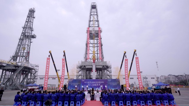 东方宏华12000米深地智能钻机