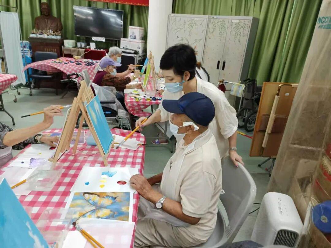 ▲安老院舍義教長者畫畫