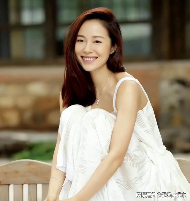 婚姻之路充满挑战，近日，江一燕意外地公开了自己目前的尴尬处境。