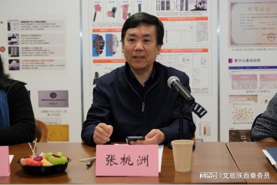  （首都师范大学教授张桃洲在东荡子诗歌论坛上发言）