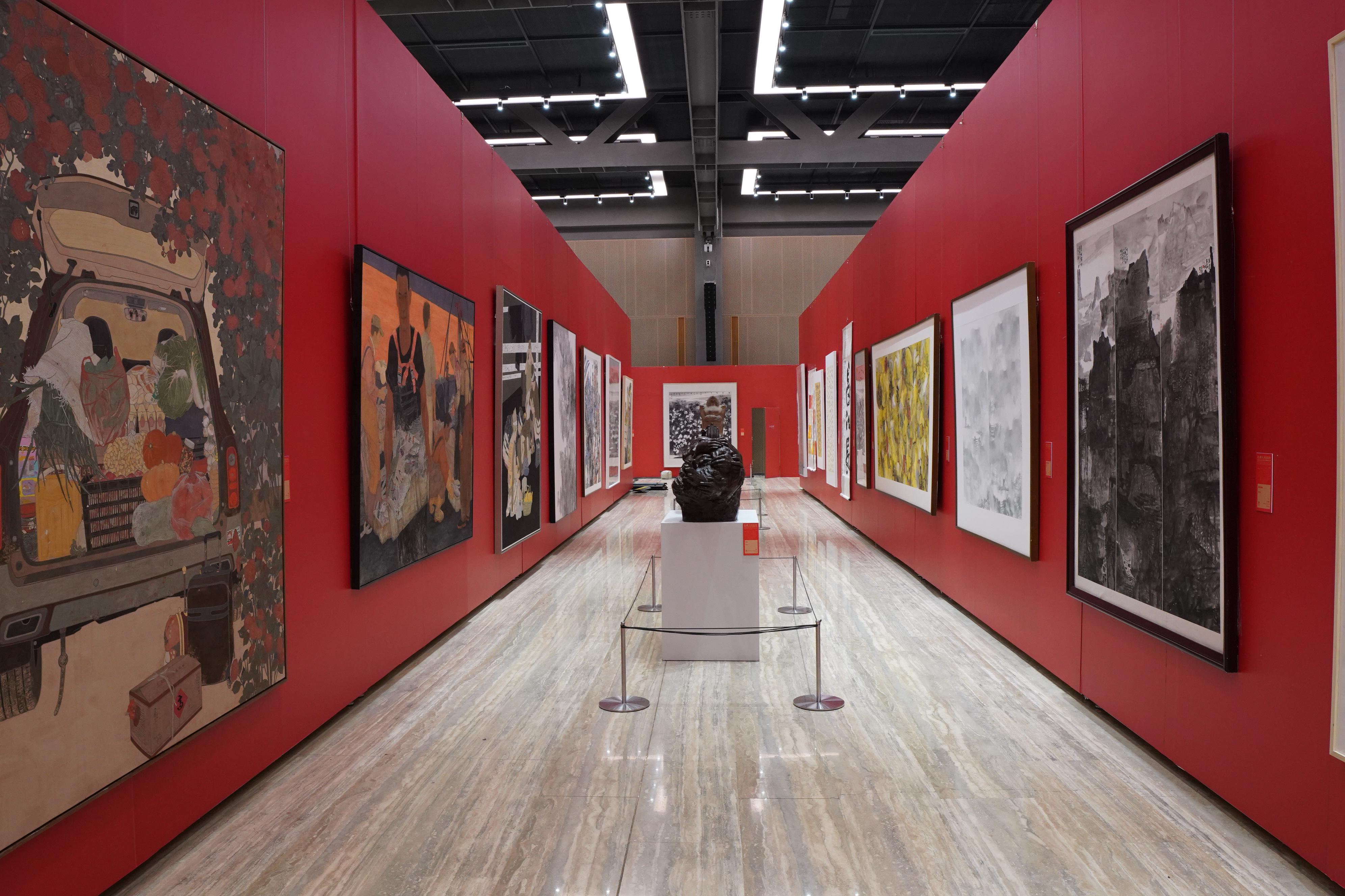 　　“扎根人民60年——湖北省美术院文献研究展”展览现场。（湖北省美术院供图）