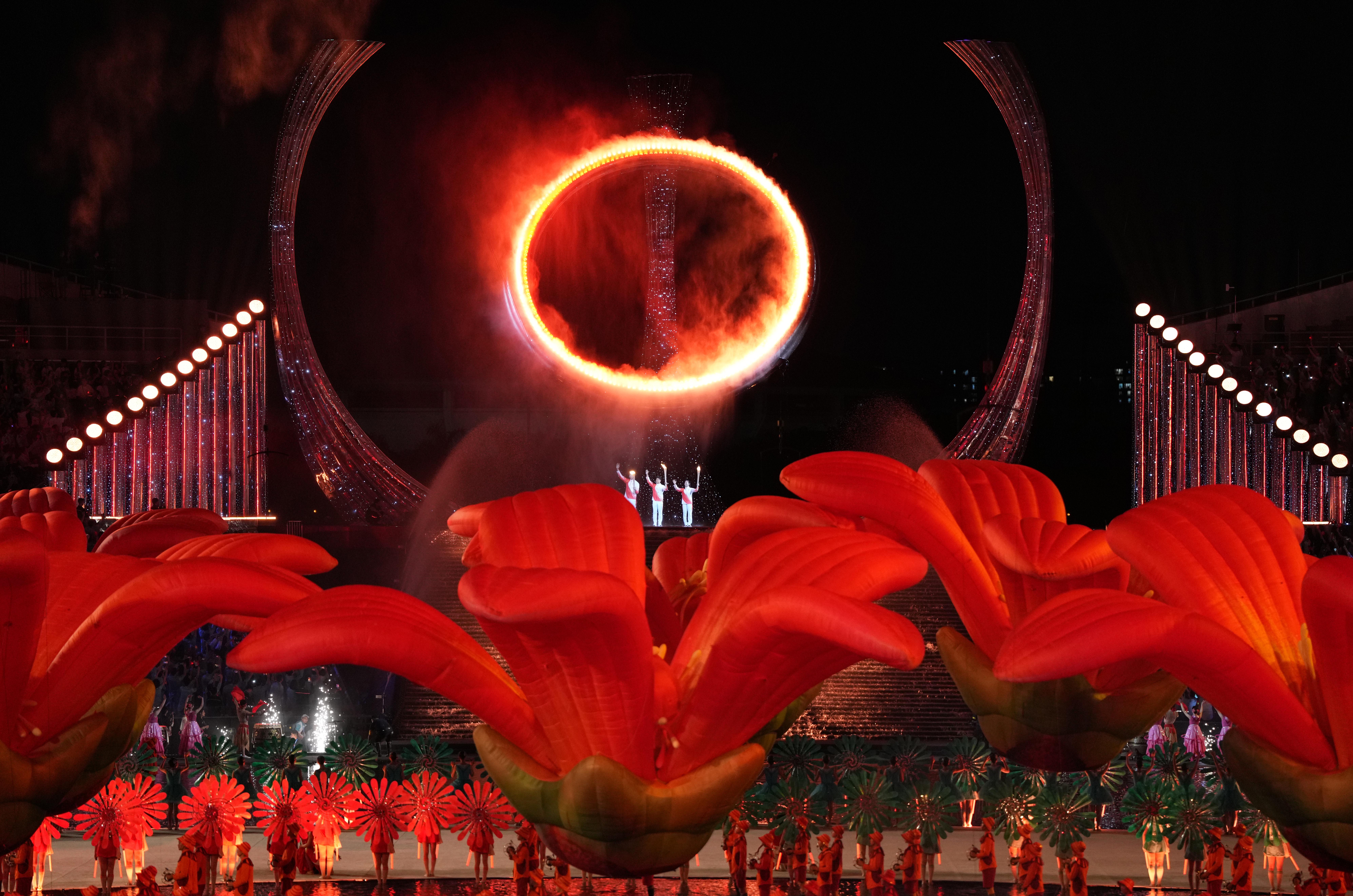 　　11月9日，第十五届全国运动会主火炬被点燃。新华社记者 孙非 摄