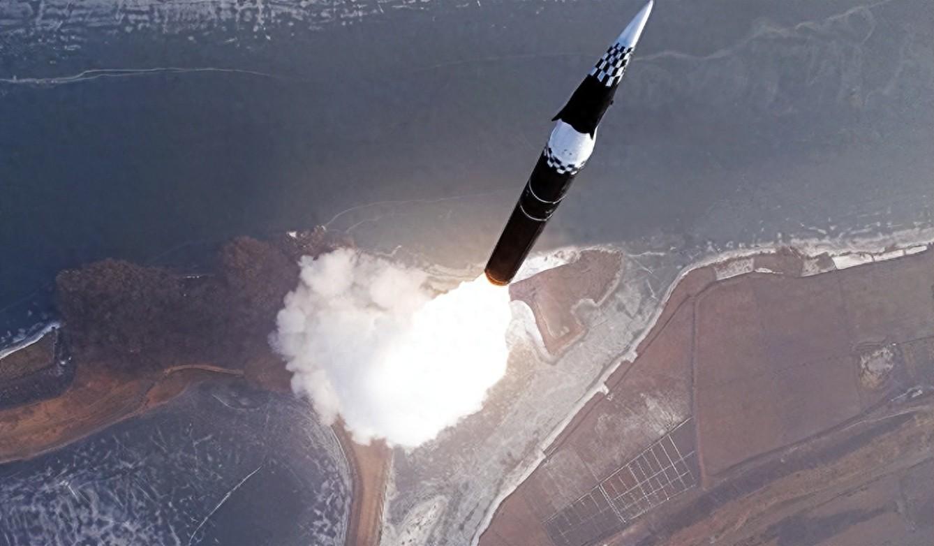 中方担忧成真？朝罕见一幕轰动全球，导弹腾空而起，美韩坐不住