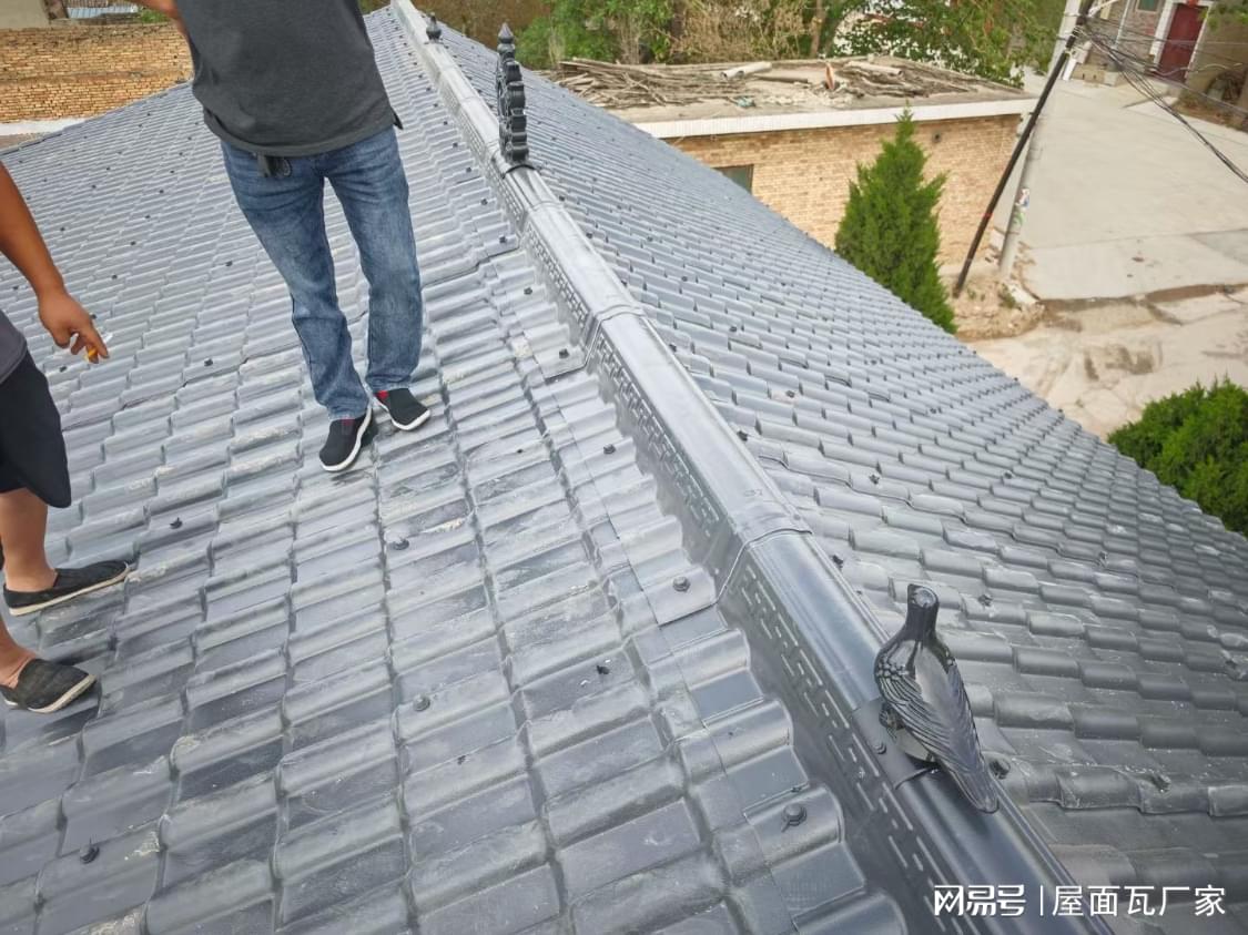 树脂瓦屋顶施工现场