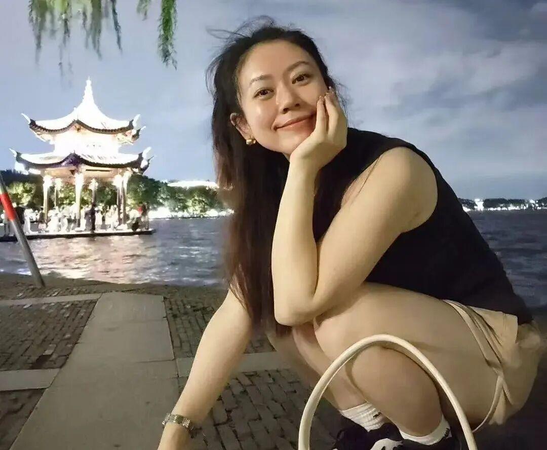 央视女导演:已辞职,在路边摆摊 央视女导演:已辞职,在路边摆摊