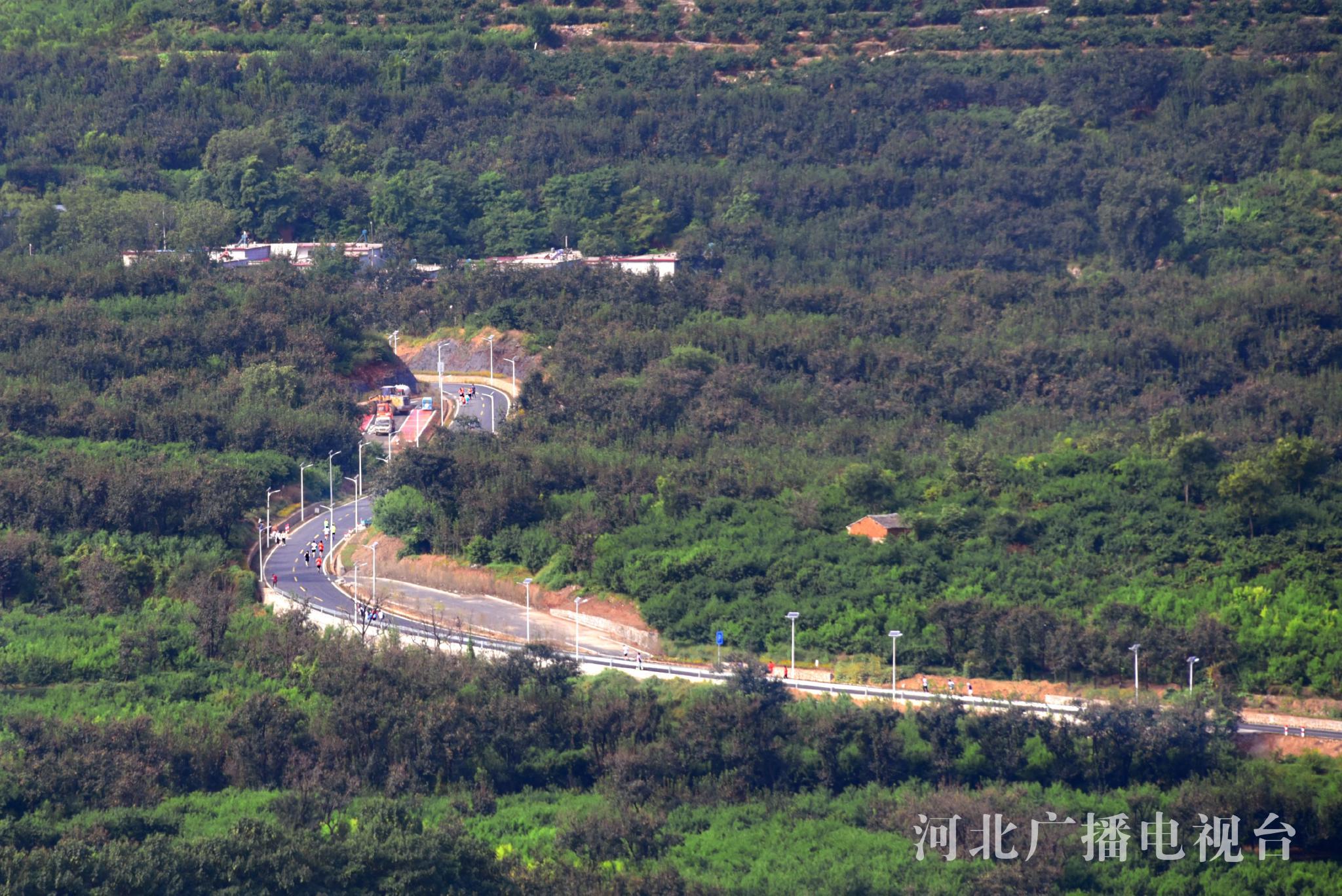 醉美柿子沟。（冉自学 摄）