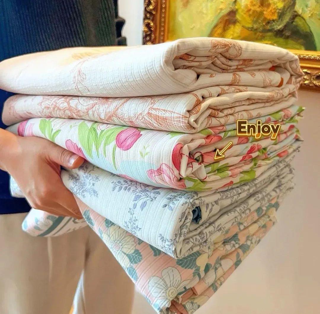 整体经过精致绗缝，面料没有多余线头，睡好几年也不容易起绒、开线。