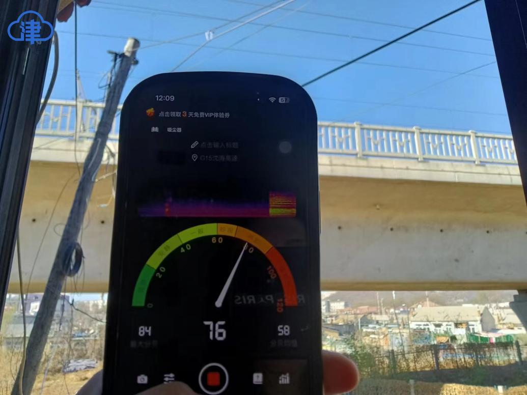 一辆高铁刚驶过时张玉梅家窗口的分贝值