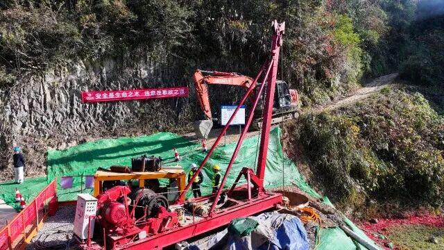 蔡家冲大桥施工现场。