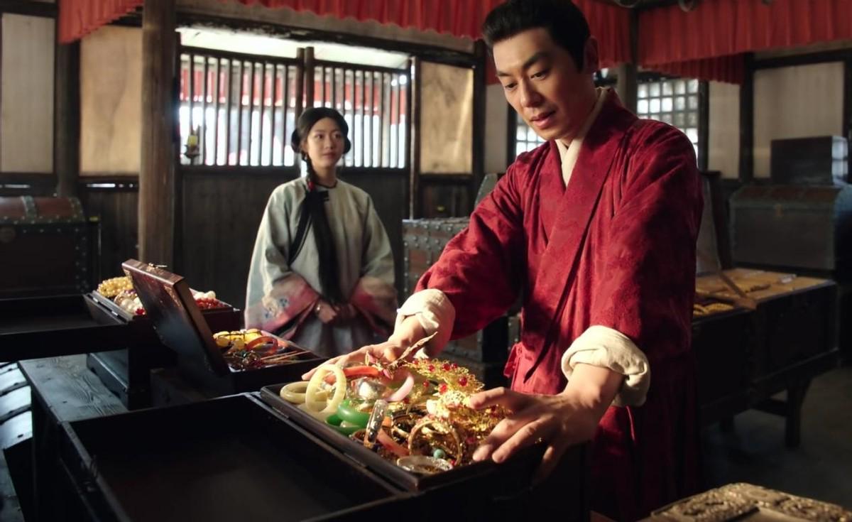 演将军的气质有多重要？朱亚文一出场，让我明白了仪态的重要性