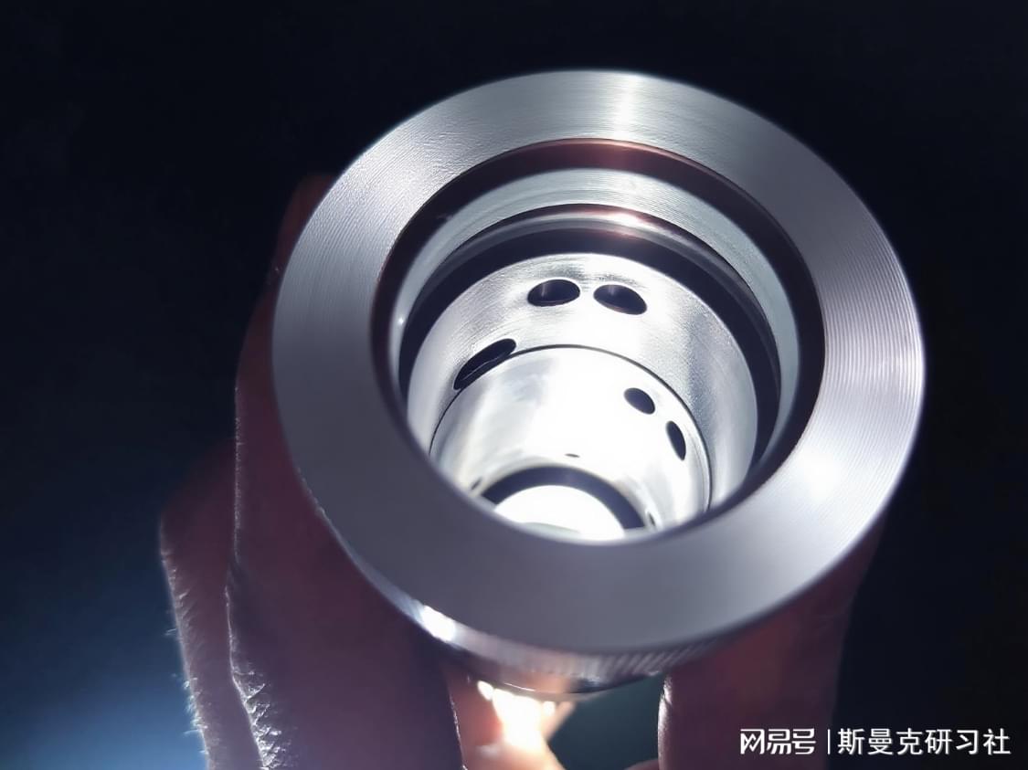 磨粒流内孔抛光去毛刺