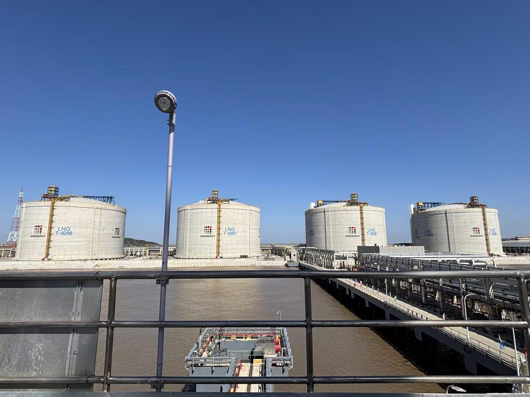  上海LNG站线扩建项目(一阶段)储罐 拍摄：蒋习