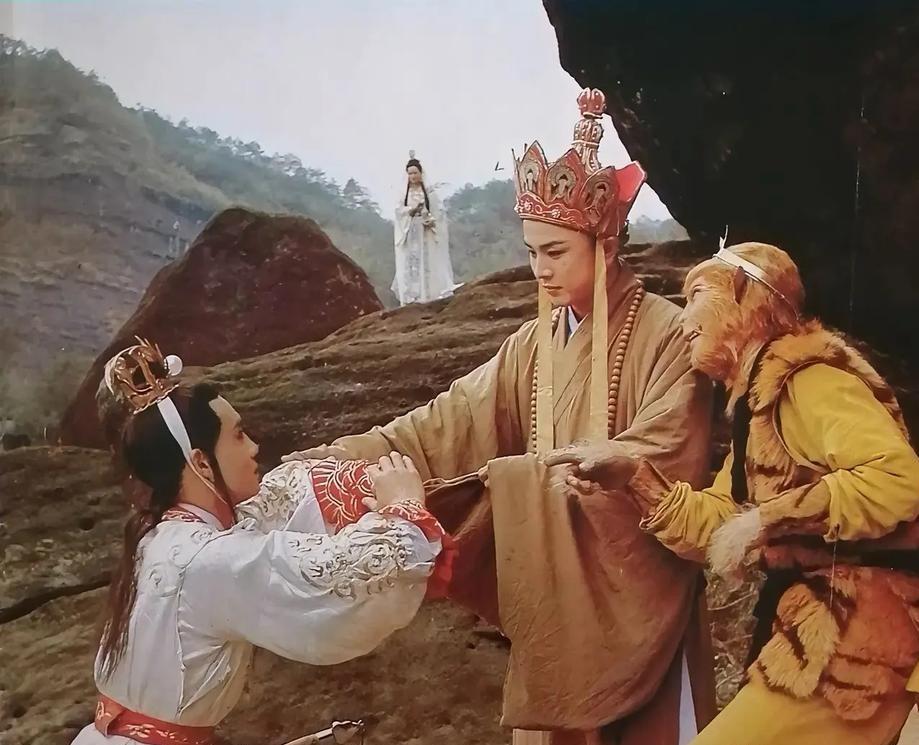 难怪万圣公主选丑陋的九头虫,反感小白龙,你看他的真实身份是啥 难怪万圣公主选丑陋的九头虫,反感小白龙,你看他的真实身份是啥