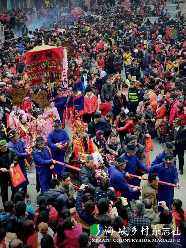 城隍巡游闹元宵 张力/摄