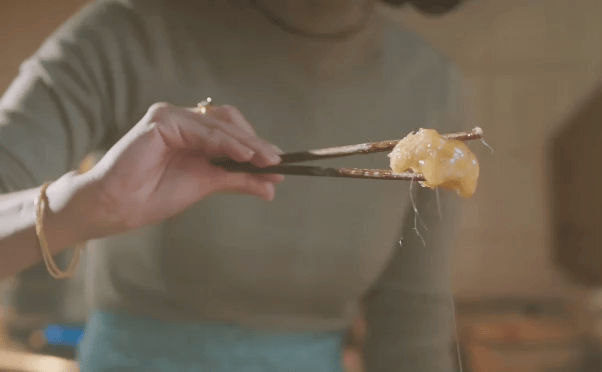 朴实无华却美貌惊人,《老舅》张歆艺一出场,就惊艳了观众 朴实无华却美貌惊人,《老舅》张歆艺一出场,就惊艳了观众