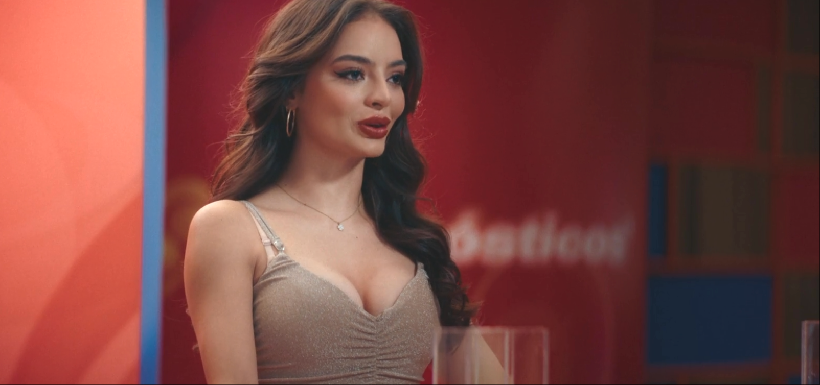 一口气看完,Netflix新剧太魔幻了 一口气看完,Netflix新剧太魔幻了