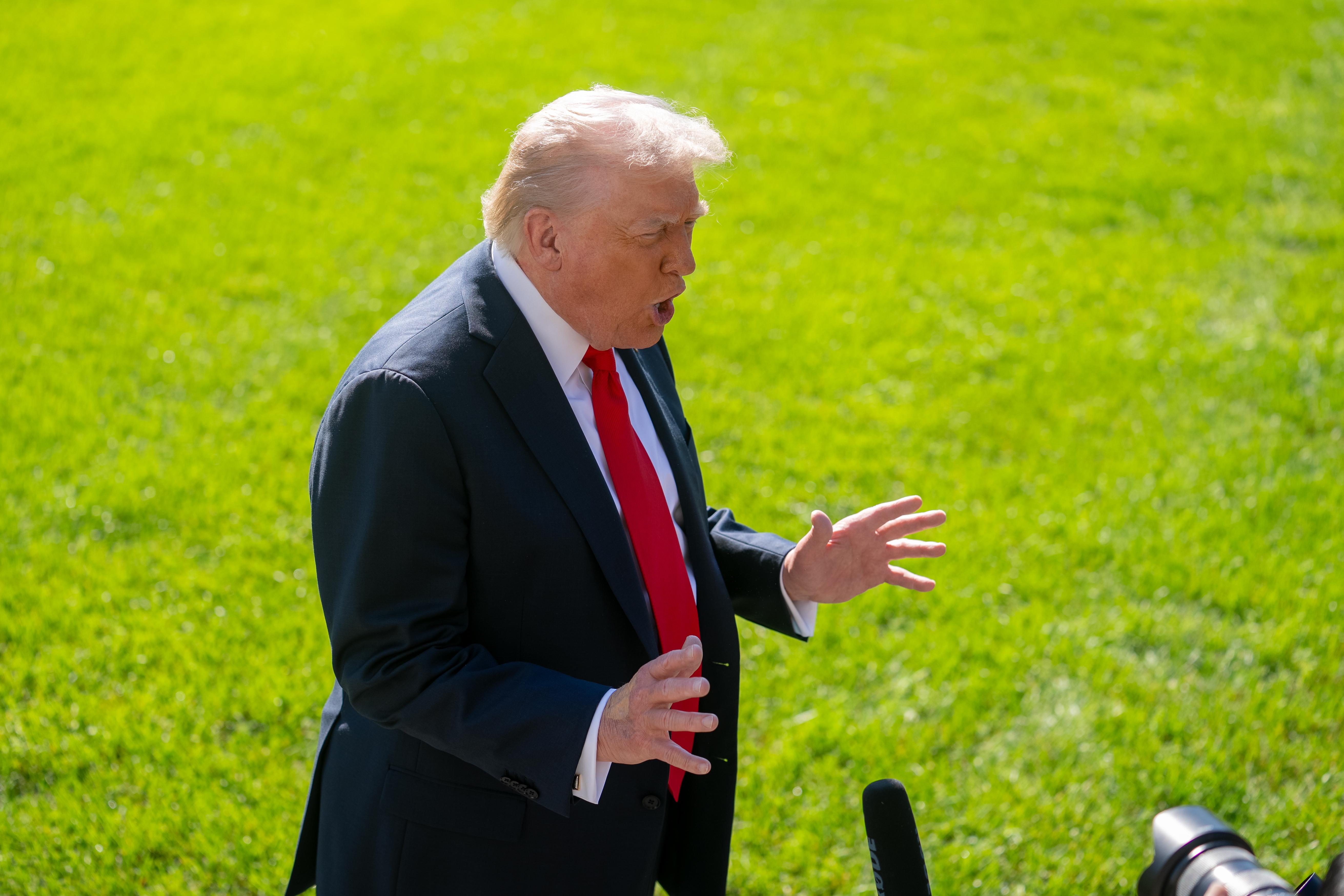 　　10月5日，在美国首都华盛顿，美国总统特朗普回答记者提问。新华社记者胡友松摄