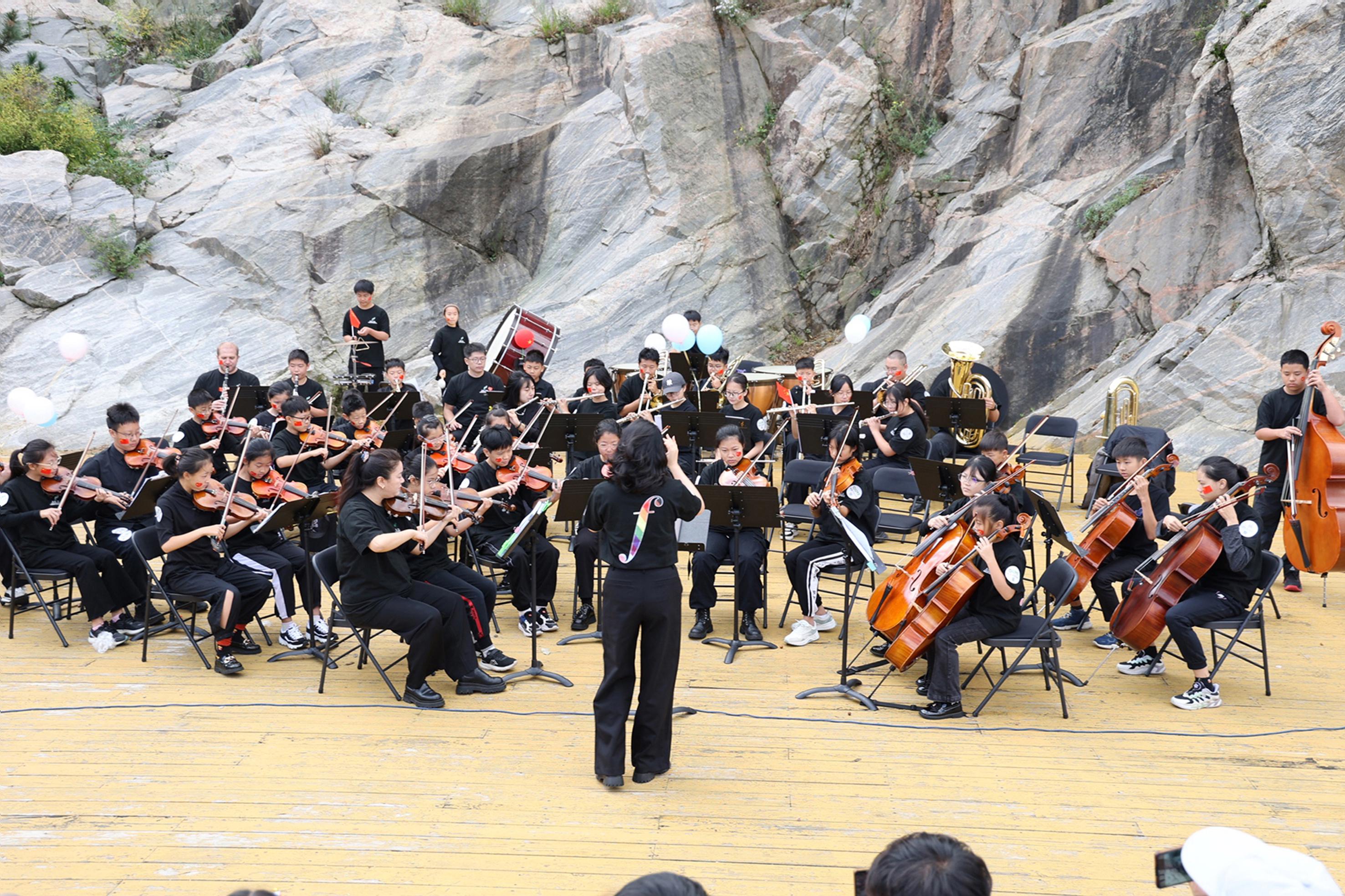 威海市文艺爱好者在石窝特色文化空间举办公益音乐会威海市文化和旅游局供图