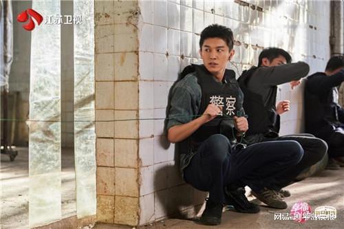 对话杨旭文解读《黑白局》：职责在身前爆破戏是真炸！