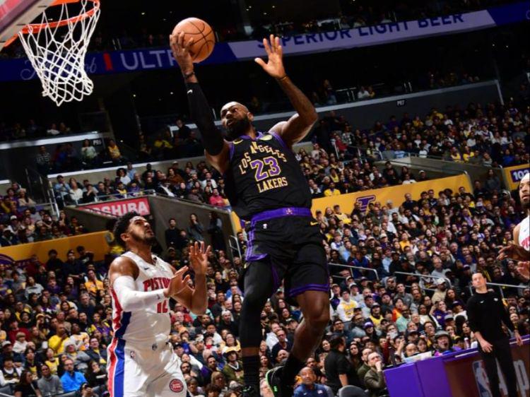 湖人惨败！东契奇30+5+11犯大错，康宁汉姆27+11，詹姆斯末节0分