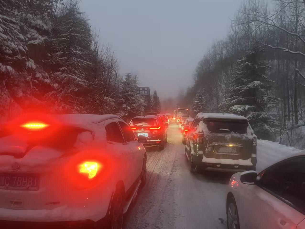暴雪封路四小时：栾川庙子的堵点与民生期盼