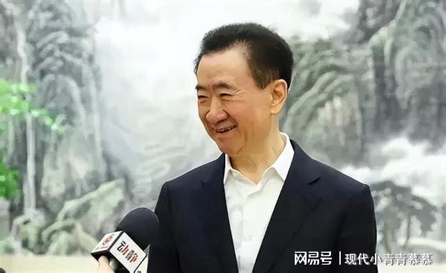 王健林难怪会输！600亿，美国财长的学生，居然收购了中国的万达