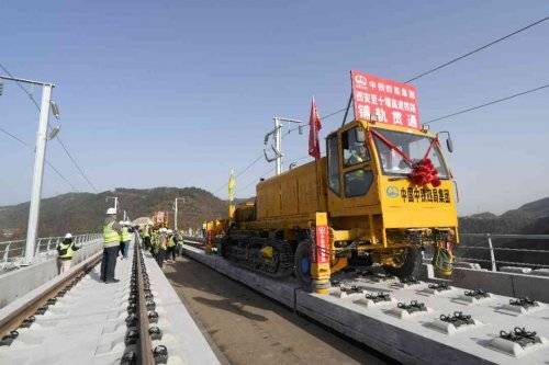 高铁巨龙穿秦岭 西十高铁铺就发展新通途