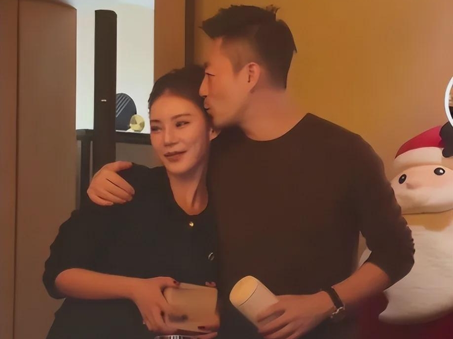 汪小菲专心陪马筱梅待产！玥儿箖箖在奶奶家吃饭香，很爱北京的雪