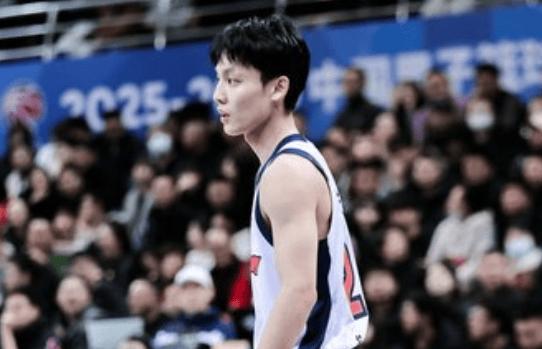 就在刚刚！广东队传来最新消息，奎因缺阵，杜峰认怂 广东连胜终结