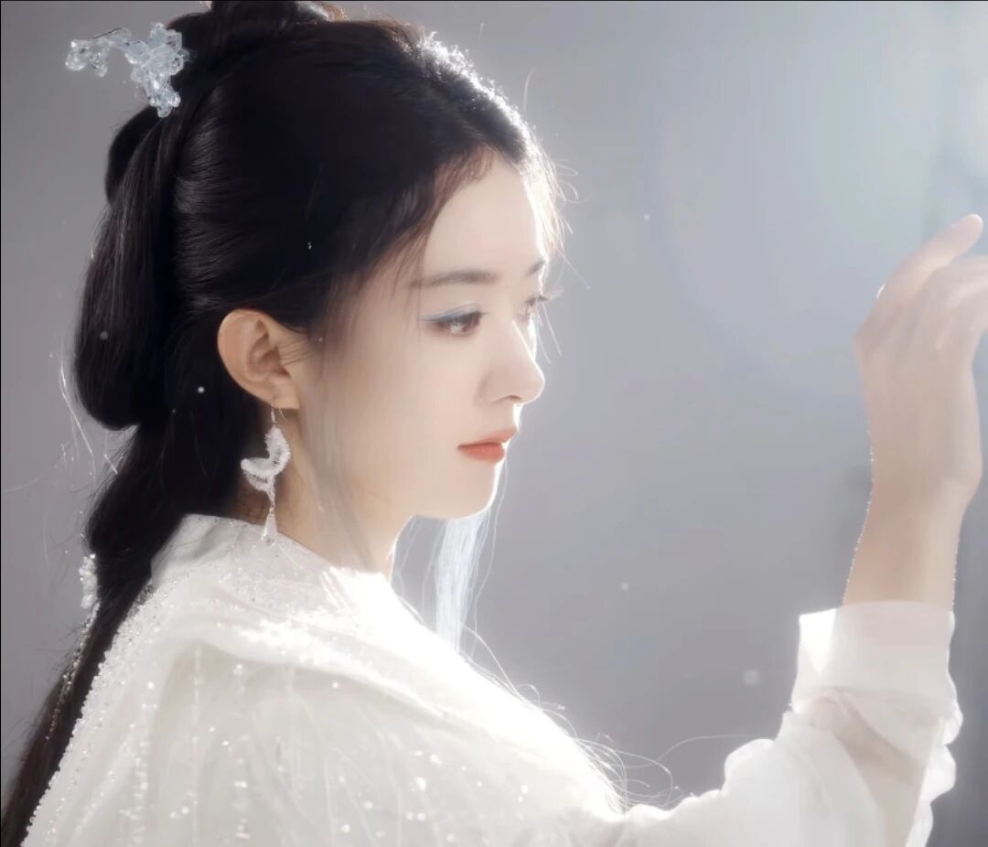 谭松韵《逍遥》和《人之初》各看4集，一部已弃剧，一部看上瘾