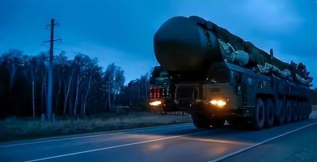 果不其然，我们刚军演，俄军就对日本“下手“了：美航母赶快逃跑