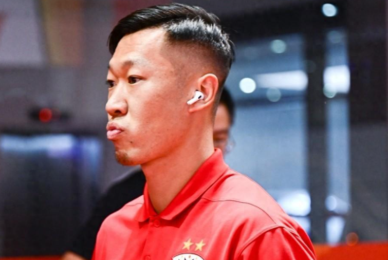 大快人心！邵佳一接手中国男足，这3名“废柴”被踢出国家队