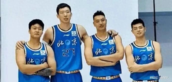 今晚广东对阵北京，没想到赛前杜峰透露一个坏消息，奎因今晚缺席