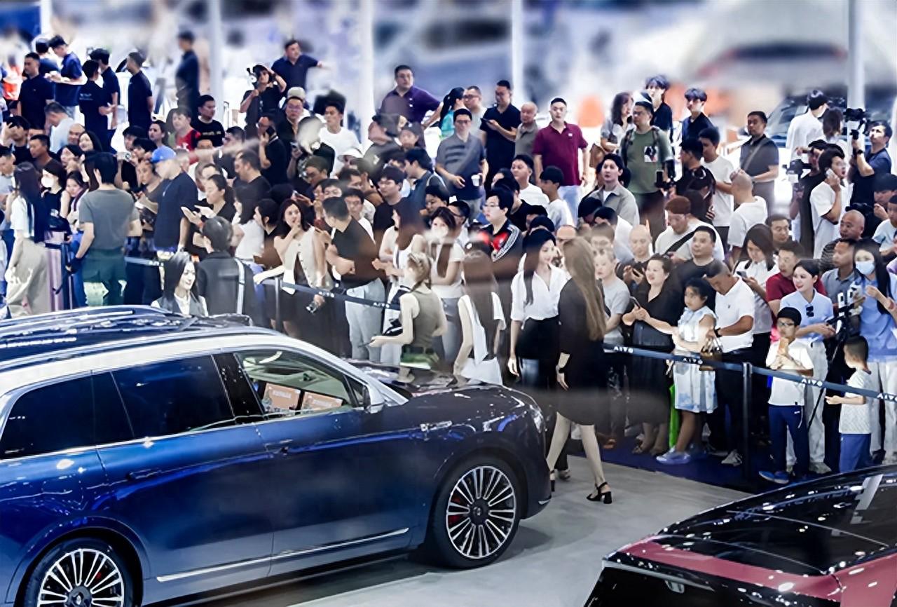 【汽车人】2025连续两月出现下跌，2026年车市会更优惠么？