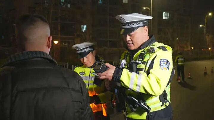 男子喜提玛莎拉蒂，当晚因太高兴酒后驾新车，被当场拦截