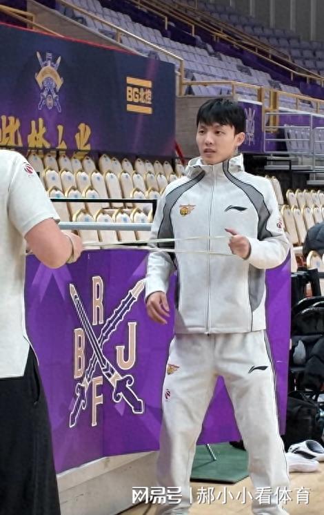 广东伤情报告！徐杰开始力量训练 奎因进行有球训练 麦考尔拆掉护