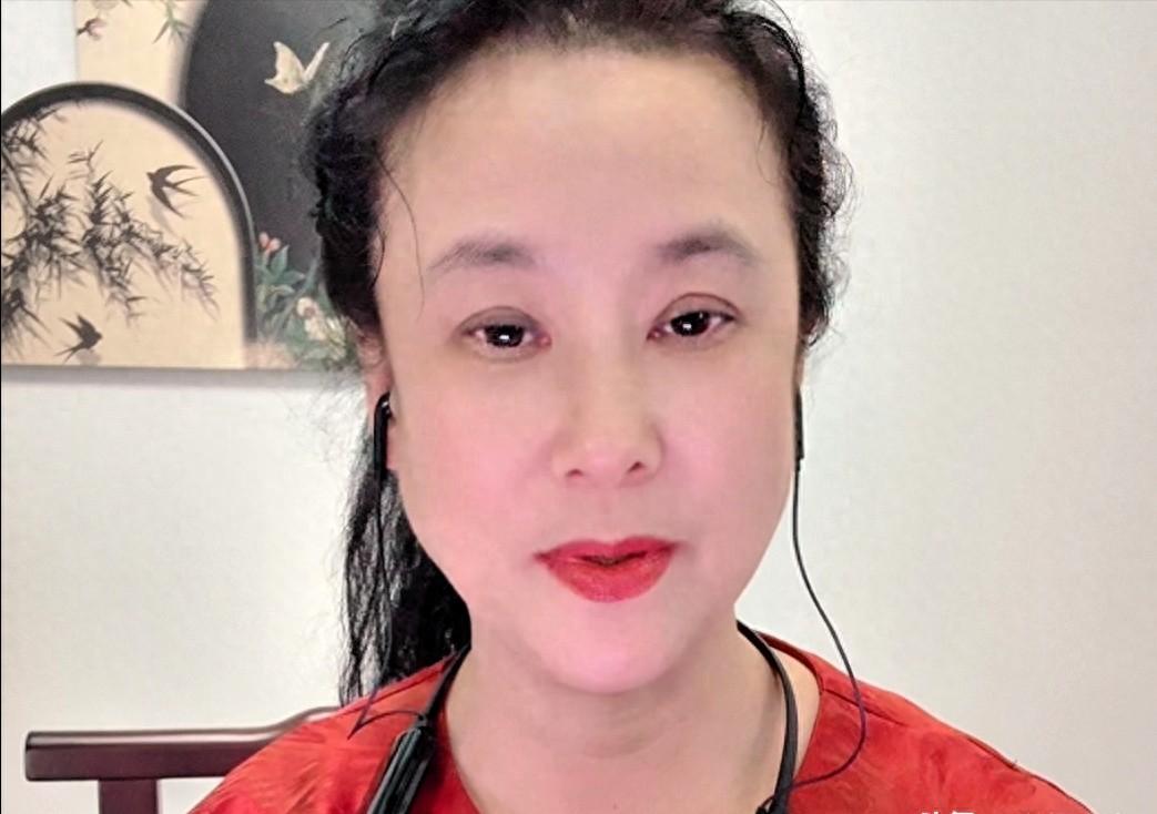 王小华：来三亚看到本山师父我哭了，他给我们娘俩解决了两套房子