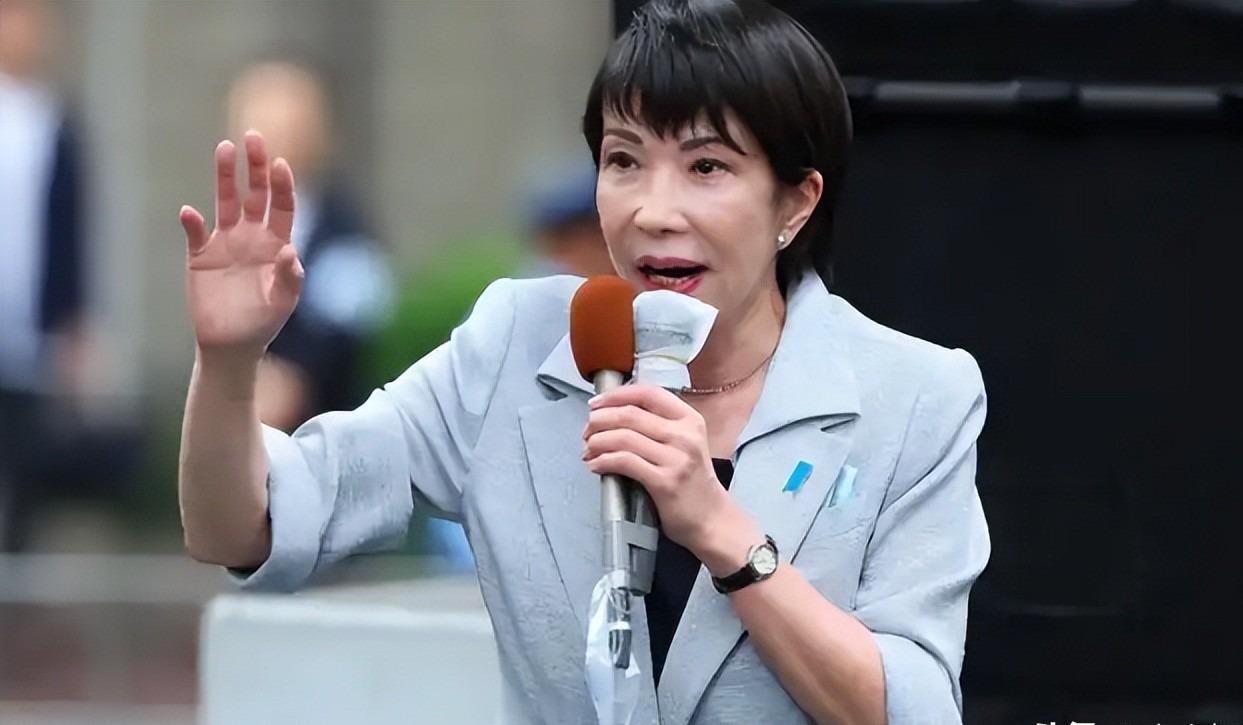 日本13年来首次被拒，中日情况有变，高市不服，当众喊了一个名字