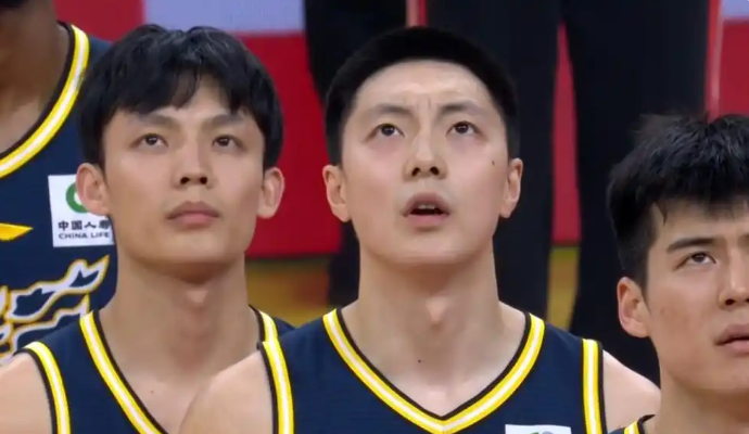 和胡明轩不和？输球后，徐杰黑脸，原因曝光，谁注意胡明轩反应