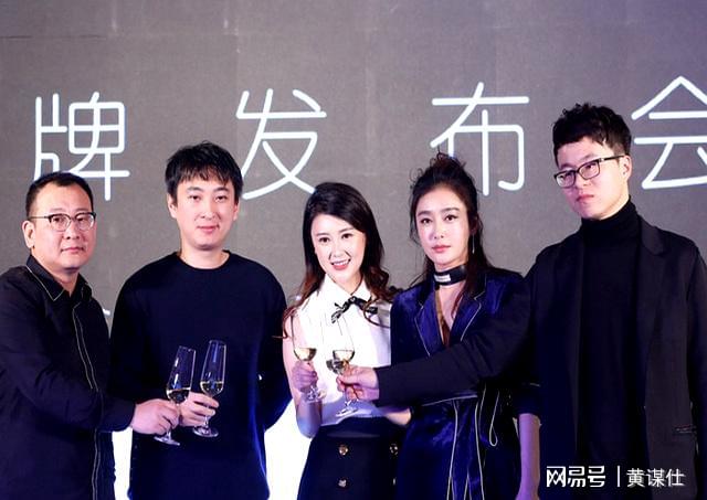 善恶有报！王思聪秦岚被曝合伙创业不到1天，丑闻被扒