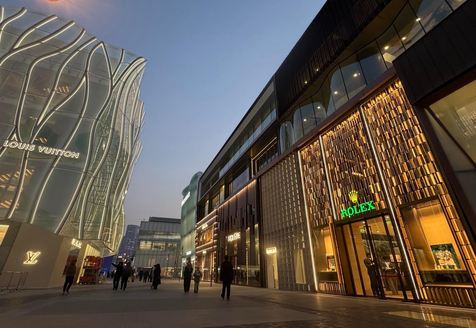  三里屯太古里近期开设了一间内地最大劳力士全新形象店