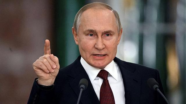 俄怒炸美国工厂，300吨油当街横流，2026年普京开局就是王炸！