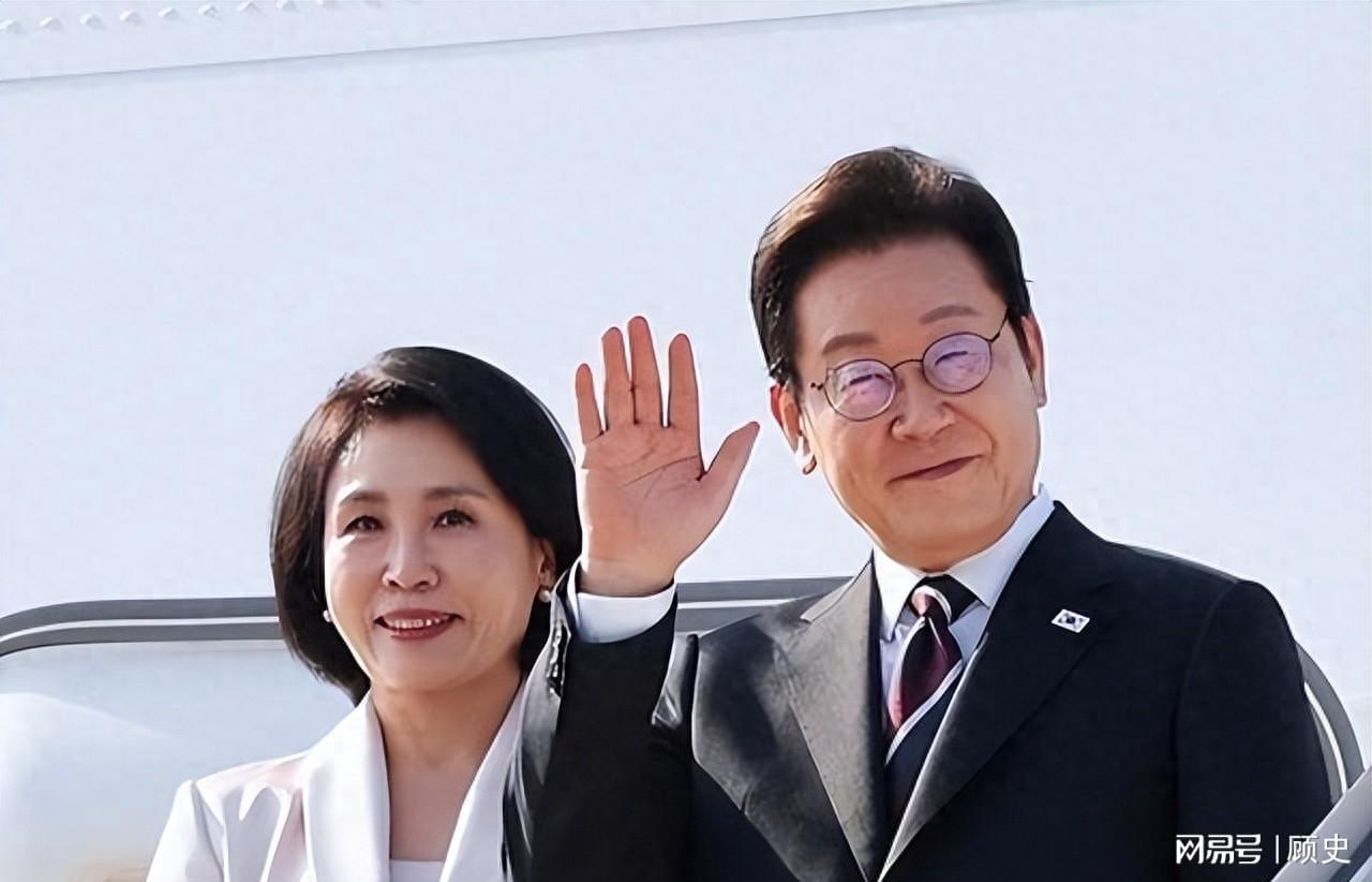 李在明也没想到，访华仅3天，59岁妻子竟凭一个举动给他长脸了