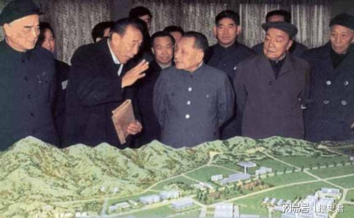 92年邓小平赴深圳视察，握住叶华明的手问：你是老二，还是老四？