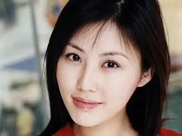 44岁田朴珺童年照曝光！长相撞脸章泽天，从小有主见社交能力强